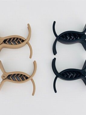Ponytail/ Messy Bun Hair Claw Clips (4) NWT